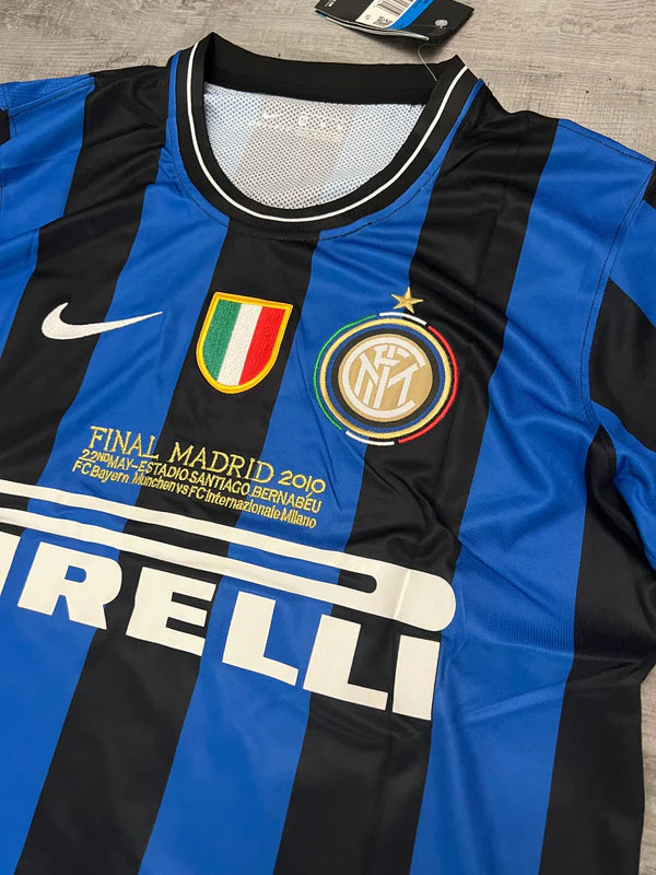 Inter Milan 09/10 Home Football Jersey – Milito #22, Balotelli #45