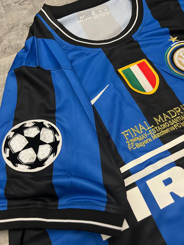 Inter Milan 09/10 Home Football Jersey – Milito #22, Balotelli #45
