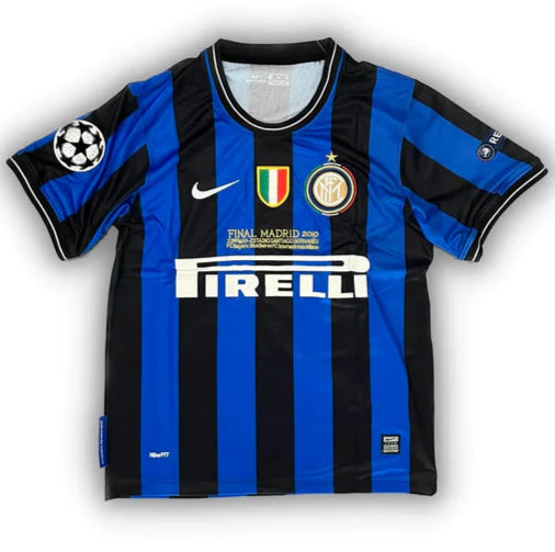 Inter Milan 2009/10 home football jersey featuring Milito #22 and Balotelli #45 in iconic black and blue stripes